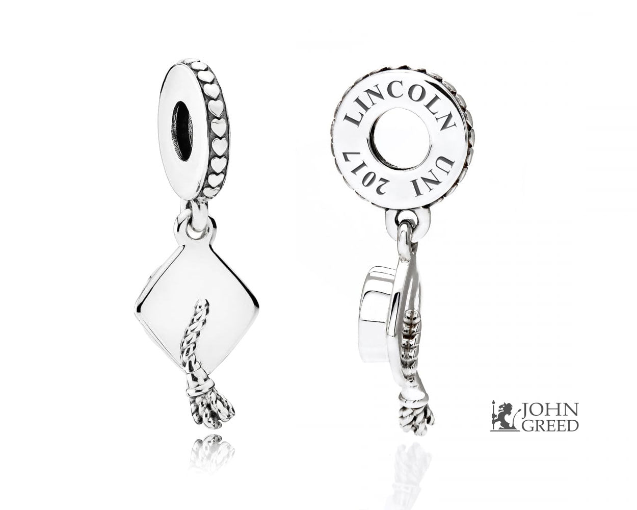 قلادة متدلية على شكل قبعة التخرج