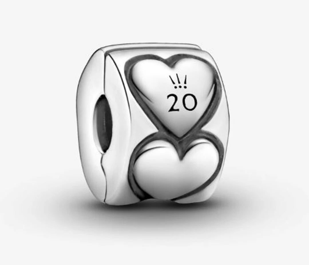 تعليقة قلوب باندورا بمناسبة الذكرى العشرين 799006c00 (إصدار محدود)