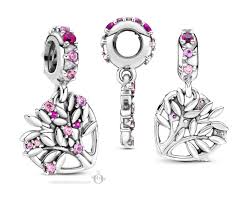 سحر شجرة العائلة على شكل قلب وردي