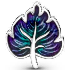 سحر أوراق الشجر الأرجوانية والخضراء